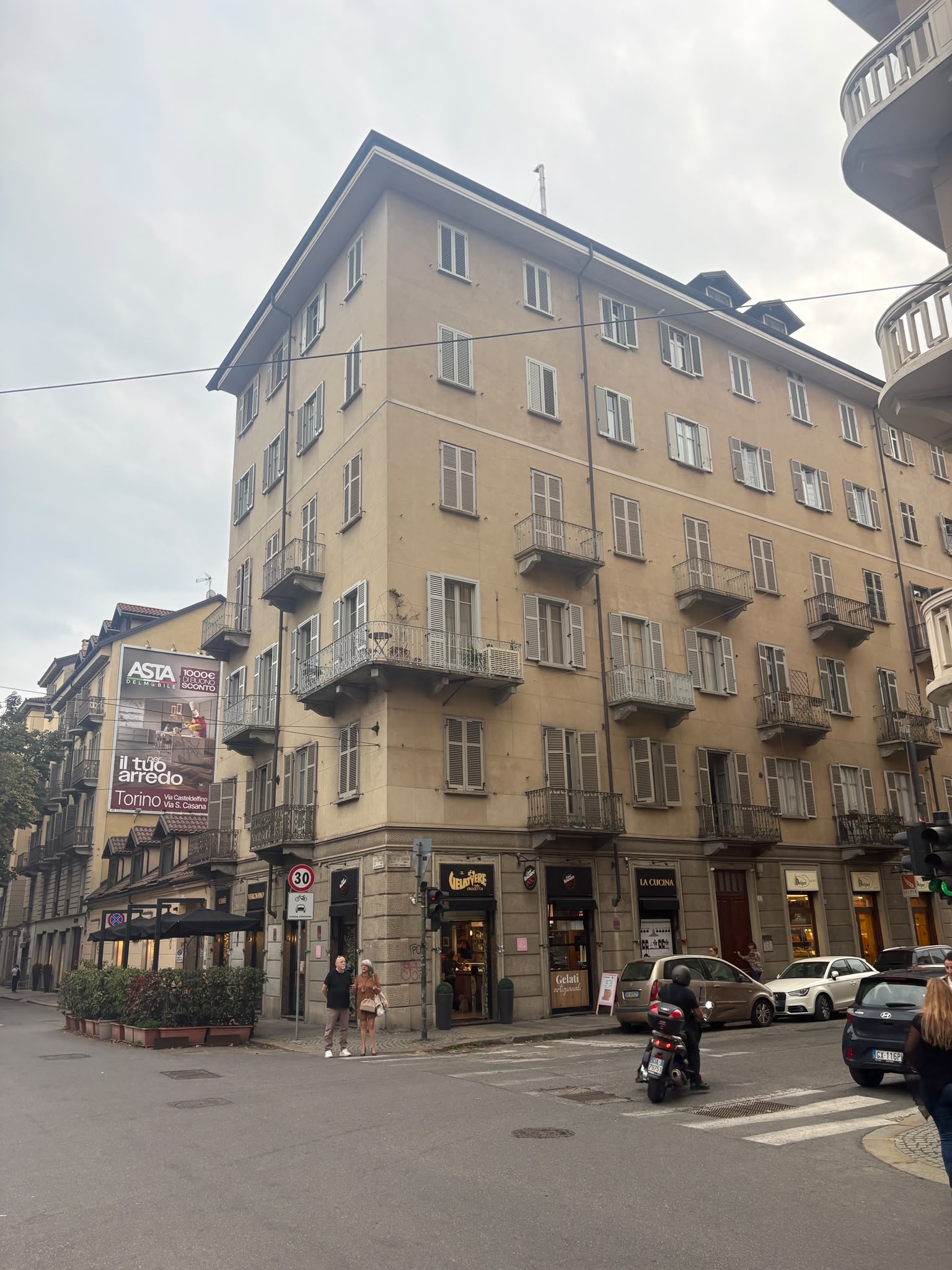 AFFITTASI APPARTAMENTO MANSARDATO IN ZONA CROCETTA ADIACENTE IL POLITECNICO